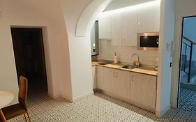 Al-Qazeres Suites